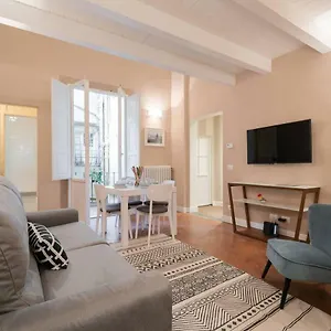 Scala Via Borgo Pinti Apartment